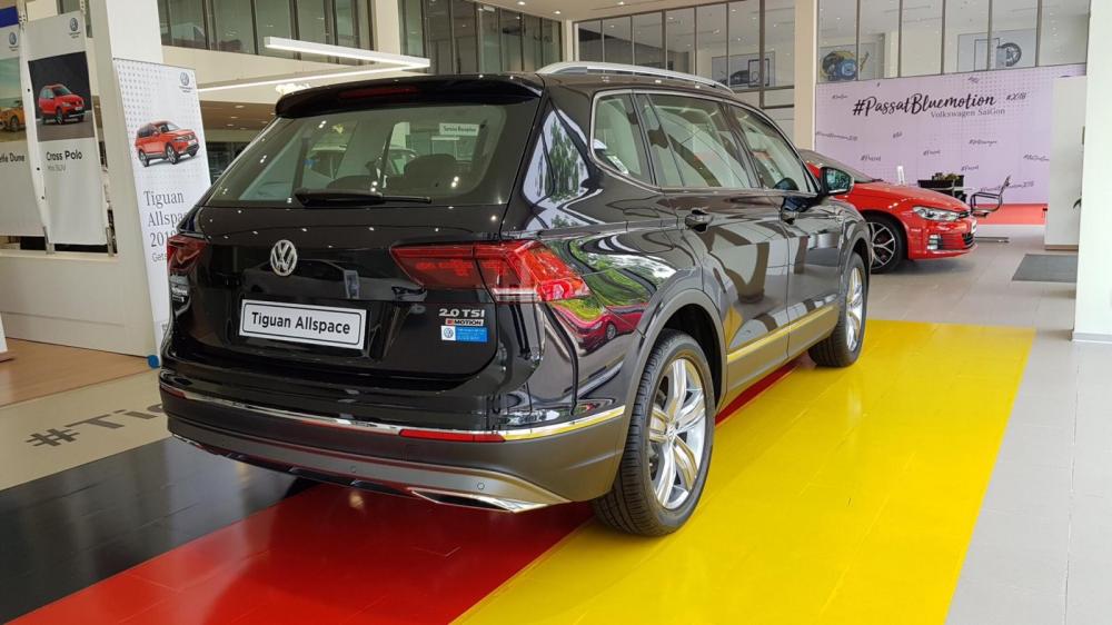 Volkswagen Tiguan 2019 - SUV Đức Volkswagen Tiguan rộng rãi, màu đen, có ngay, vay 90%, lãi 4.99%