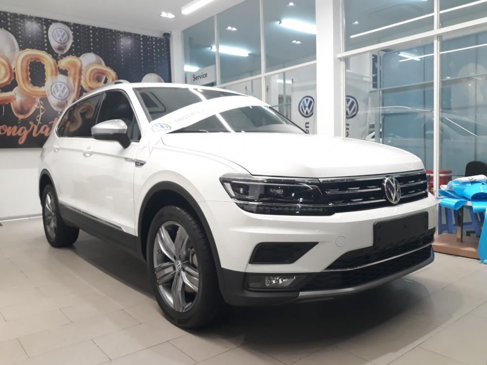 Volkswagen Tiguan 2019 - Ô tô Đức 2019 nhập khẩu, khác biệt, độc, lạ, trắng Ngọc Trinh giao ngay trong tuần, bank 85%, giải ngân nhanh