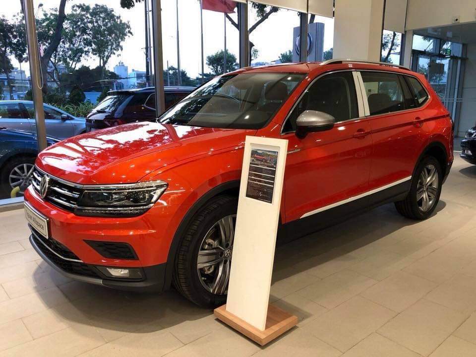 Volkswagen Tiguan    2019 - Bán Volkswagen Tiguan năm sản xuất 2019, màu cam, xe nhập, vay 90%