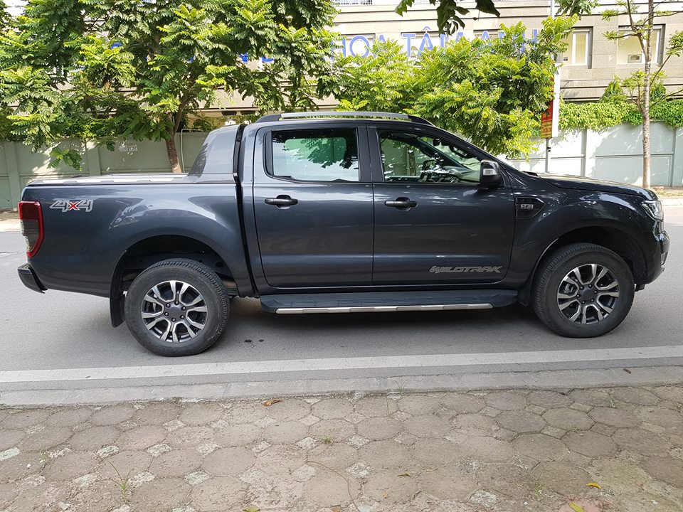 Ford Ranger Wildtrak 3.2  2017 - Cần bán lại xe Ford Ranger Wildtrak 3.2 đời 2017, màu xám, nhập khẩu chính hãng, đẹp như mới giá cạnh tranh