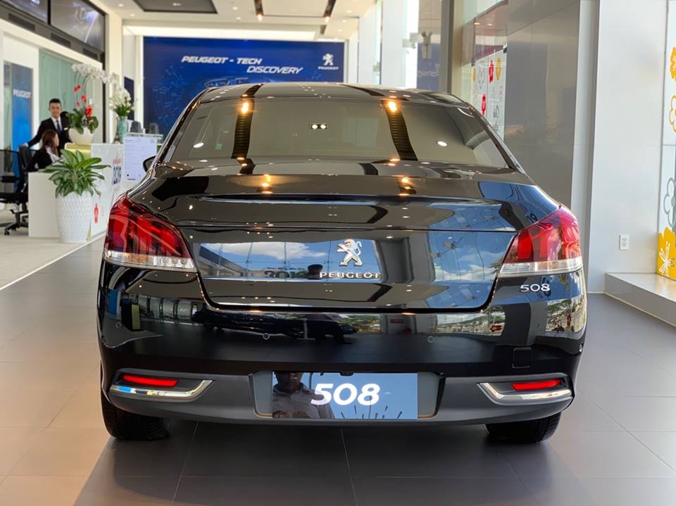 Peugeot 508 1.6L turbo 2015 - Bán gấp Peugeot 508 1.6L Turbo 2015, nhập Pháp - màu đen, khuyến mãi, giá tốt - LH 0909076622 Ms. Hà