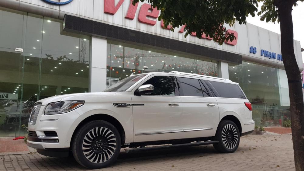 Lincoln Navigator L Black Label 2019 - Cần bán xe Lincoln Navigator L Black Label sản xuất năm 2019, màu trắng, nhập khẩu nguyên chiếc