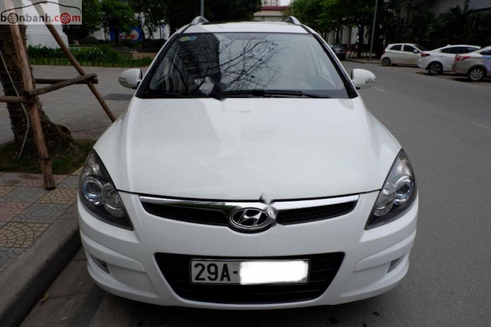 Hyundai i30 CW 1.6 AT 2011 - Bán xe Hyundai I30 CW sx 2011 nhập khẩu nguyên chiếc từ Hàn Quốc, màu trắng, nội thất nâu sang trọng