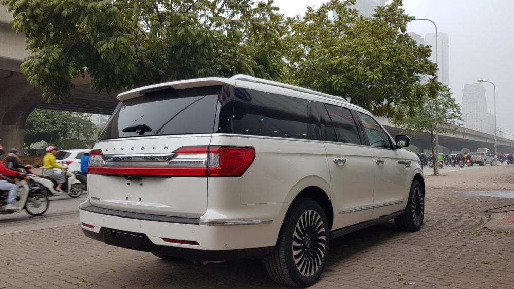 Lincoln Navigator L Black Label 2019 - Cần bán xe Lincoln Navigator L Black Label sản xuất năm 2019, màu trắng, nhập khẩu nguyên chiếc