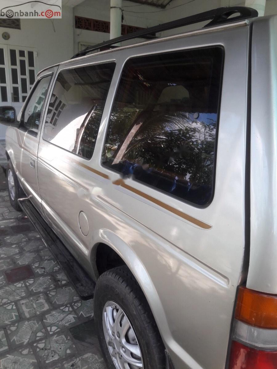 Dodge Caravan 1990 - Cần bán gấp Dodge Caravan năm 1990, màu vàng, phun xăng điện tử