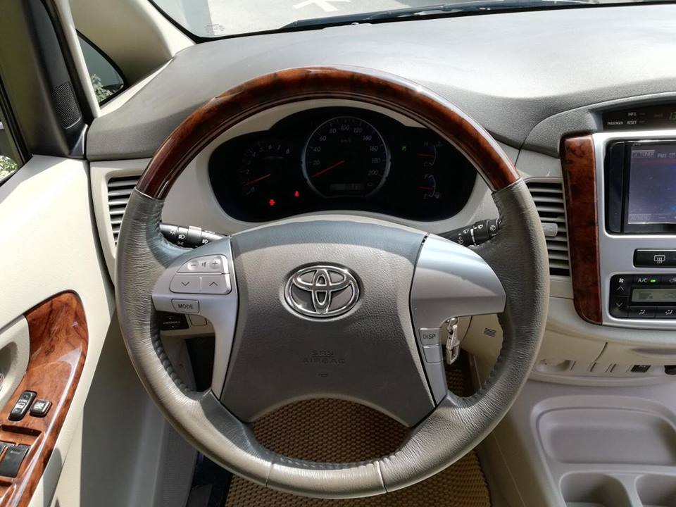 Toyota Innova V 2015 - Bán ô tô Toyota Innova V đời 2015, màu xám (ghi), 612 triệu