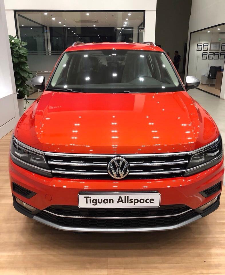 Volkswagen Tiguan 2019 - Cần bán Volkswagen Tiguan cao cấp đời 2019, màu cam, xe nhập