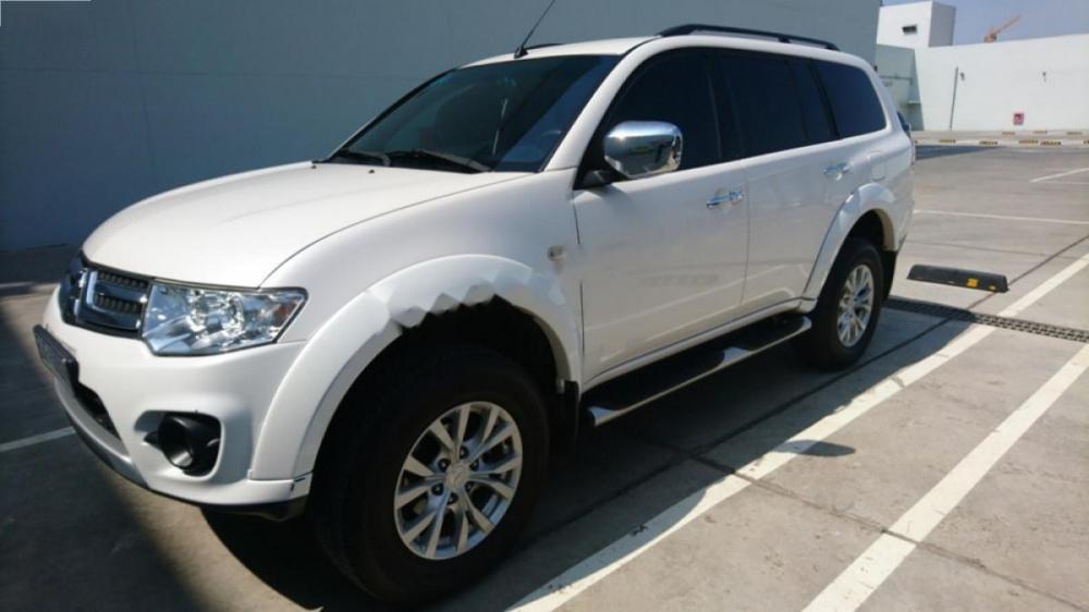 Mitsubishi Pajero Sport D 4x2 MT 2016 - Bán ô tô Mitsubishi Pajero Sport D 4x2 MT năm 2016, màu trắng 