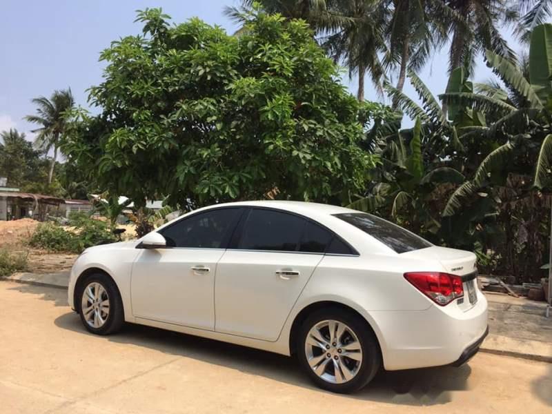 Chevrolet Cruze LTZ 2015 - Bán Chevrolet Cruze LTZ đời 2015, màu trắng