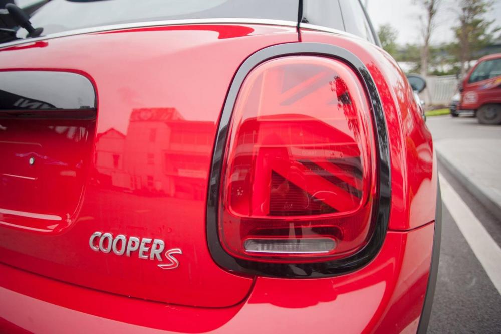 Mini Cooper S 2018 - Bán xe Mini Cooper S 5 Doors 2018 màu đỏ, nhập khẩu nguyên chiếc - Ưu đãi 50% phí trước bạ