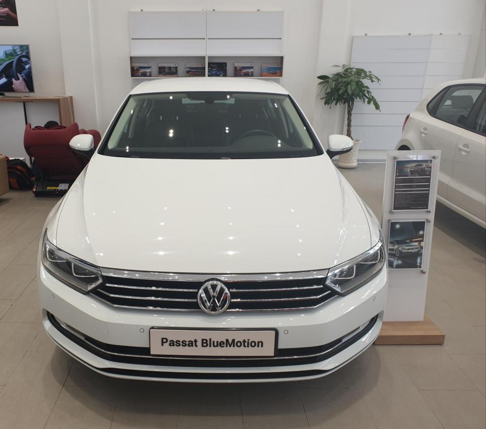 Volkswagen Passat Blue Motion 2018 - Bán Volkswagen Passat Blue Motion - trắng