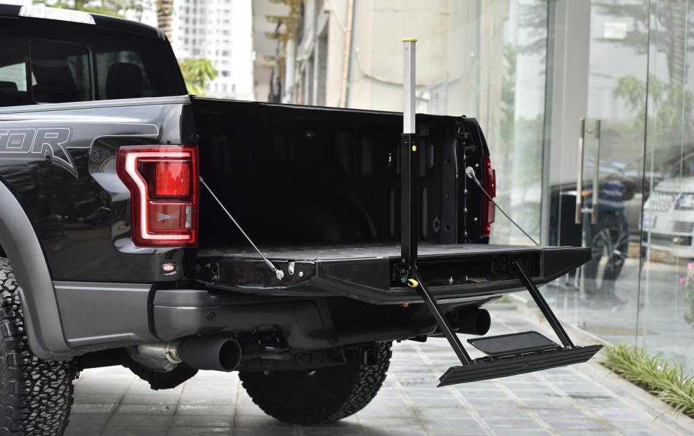 Ford F 150 Raptor 2019 - Cần bán xe Ford F 150 Raptor full option đời 2019, màu đen, xe nhập Mỹ. Hỗ trợ 3 tỷ ngân hàng. Lh 093.798.2266