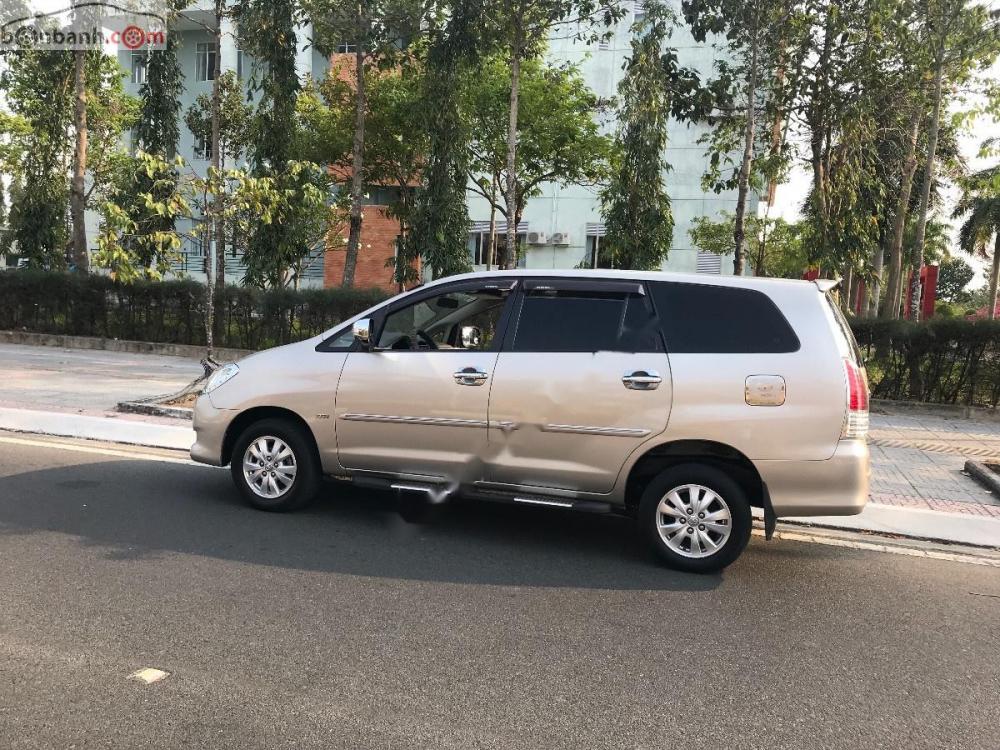 Toyota Innova SR 2010 - Cần bán gấp Toyota Innova SR đời 2010, giá chỉ 455 triệu