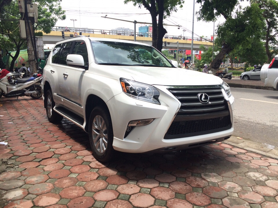 Lexus GX 460 Luxury 2017 - Cần bán Lexus GX 460 nhập khẩu chính hãng, màu trắng SX 2017. 1 chủ từ đầu. Vay bank 2 tỷ 8. LH 093.798.2266