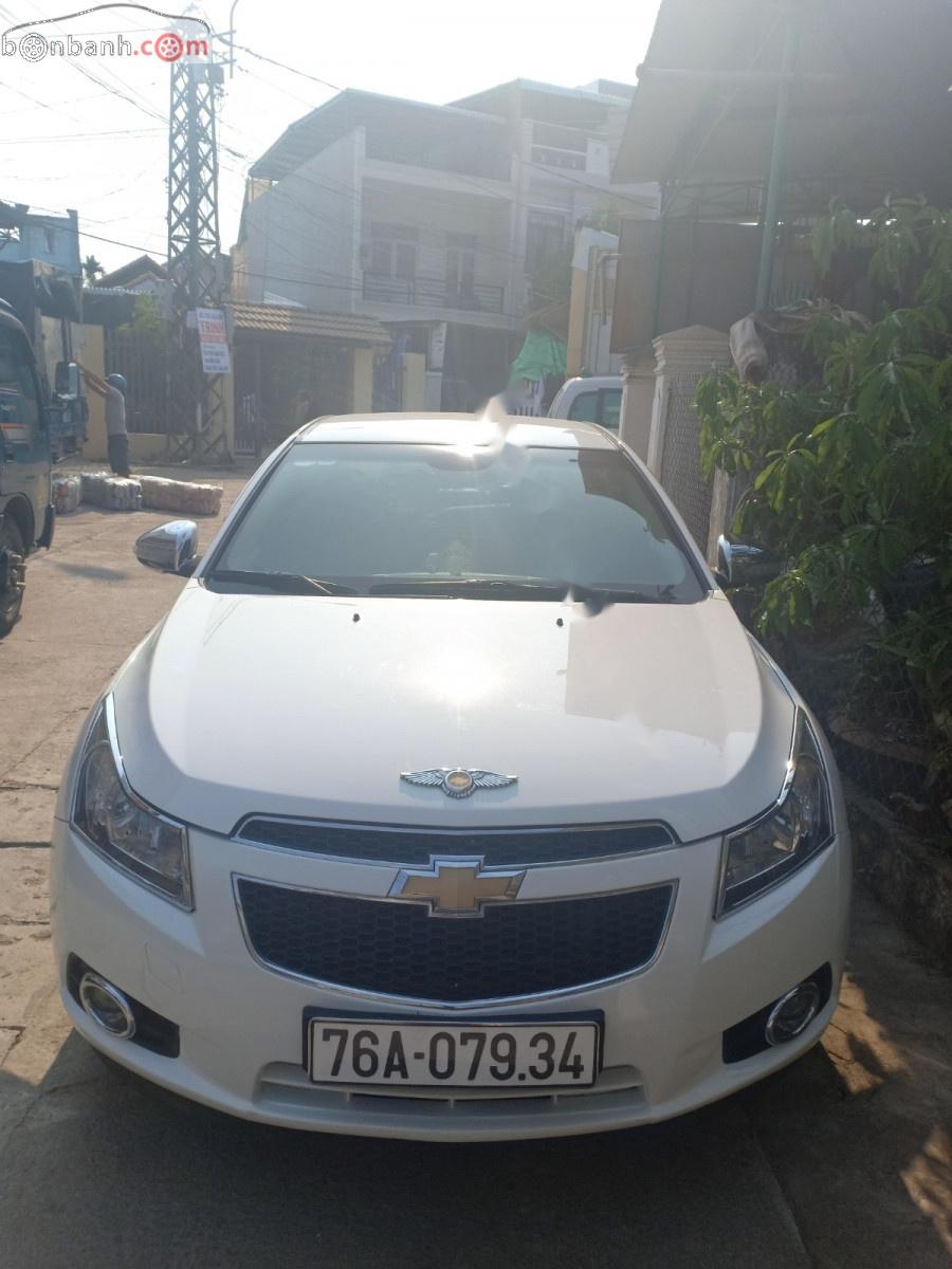 Chevrolet Cruze LT 2011 - Bán xe Chevrolet Cruze LT đời 2011, màu trắng như mới, giá 320tr