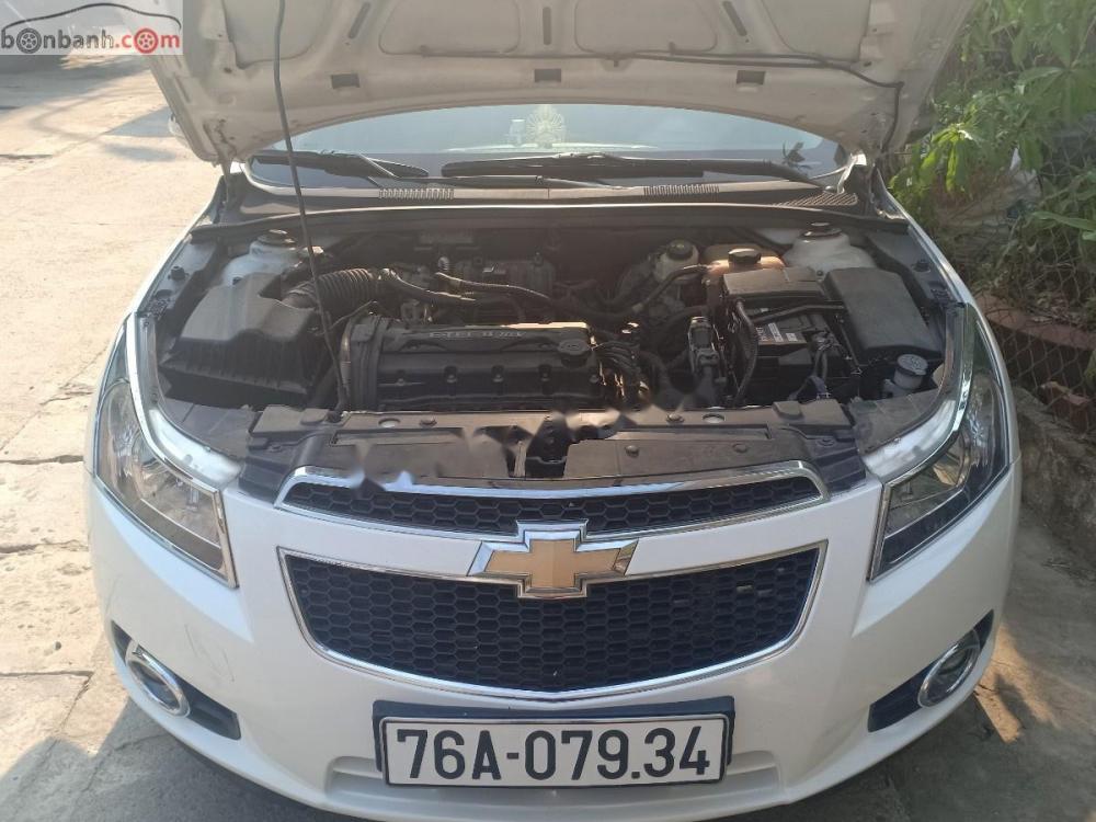 Chevrolet Cruze LT 2011 - Bán xe Chevrolet Cruze LT đời 2011, màu trắng như mới, giá 320tr