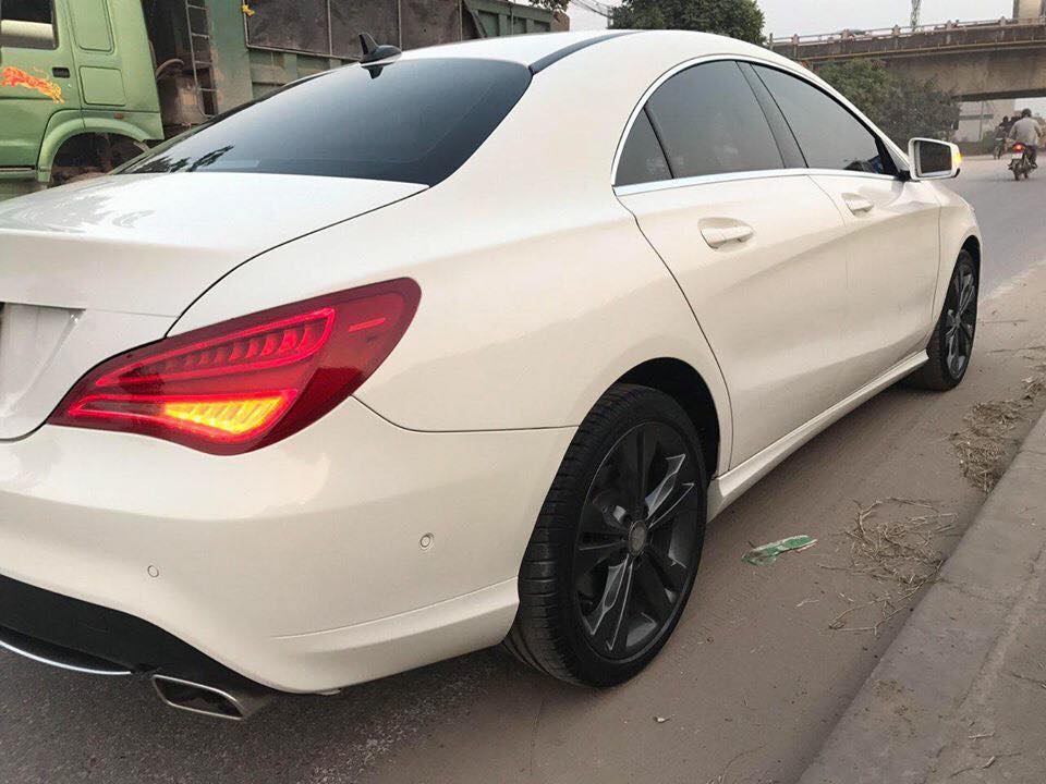 Mercedes-Benz CLA class 200 2015 - Cần bán xe Mercedes CLA200 nhập khẩu 2015, Đk 2016 màu trắng