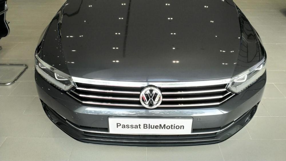 Volkswagen Passat  Bluemotion 2018 - Bán xe Volkswagen Passat Bluemotion, xe Đức nhập khẩu chính hãng, hỗ trợ vay, trả trước chỉ 400 triệu. LH: 0933 365 188