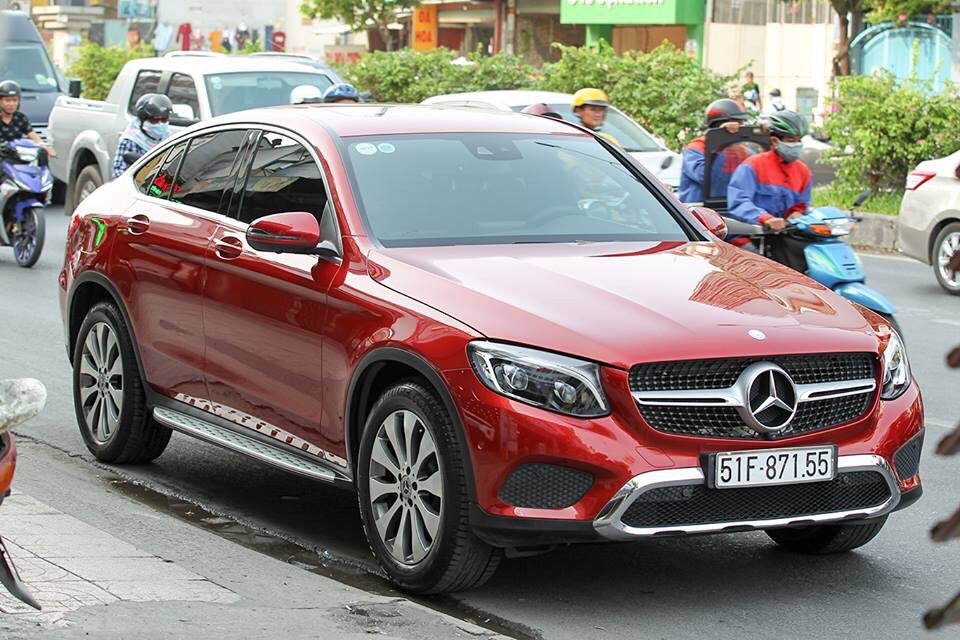 Mercedes-Benz GLC-Class GLC300 Coupe 2017 - Bán GLC 300 Coupe sản xuất 2017, xe đi 22.000km còn mới, cam kết bao kiểm tra tại hãng