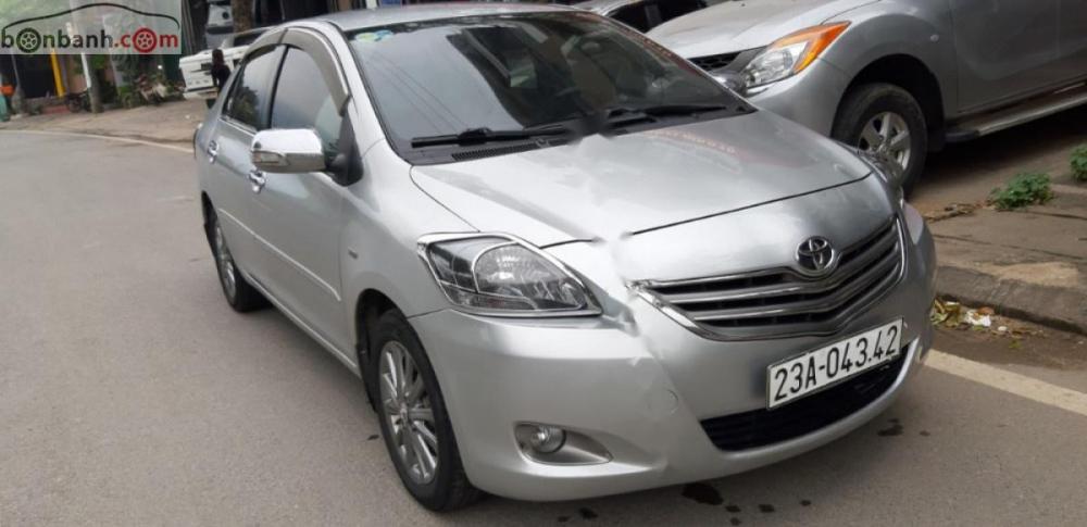 Toyota Vios E 2013 - Cần bán gấp Toyota Vios E 2013, màu bạc