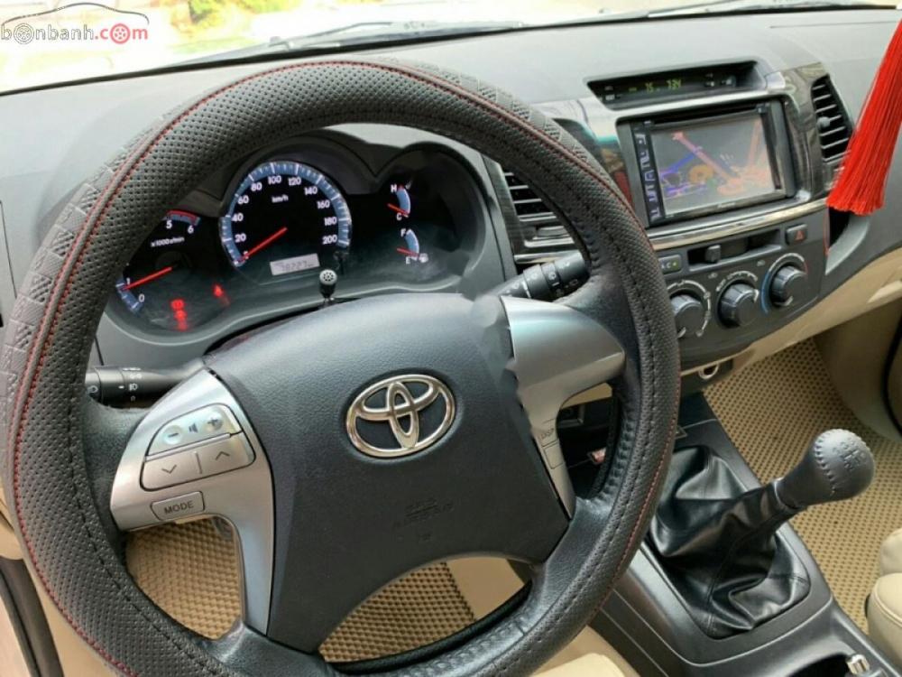 Toyota Fortuner G 2015 - Bán Toyota Fortuner G sản xuất năm 2015, màu bạc xe gia đình
