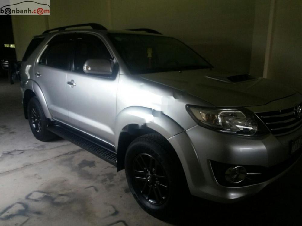 Toyota Fortuner G 2015 - Bán Toyota Fortuner G sản xuất năm 2015, màu bạc xe gia đình