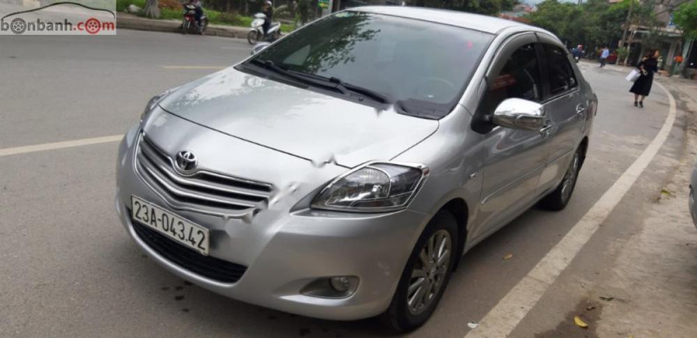 Toyota Vios E 2013 - Cần bán gấp Toyota Vios E 2013, màu bạc