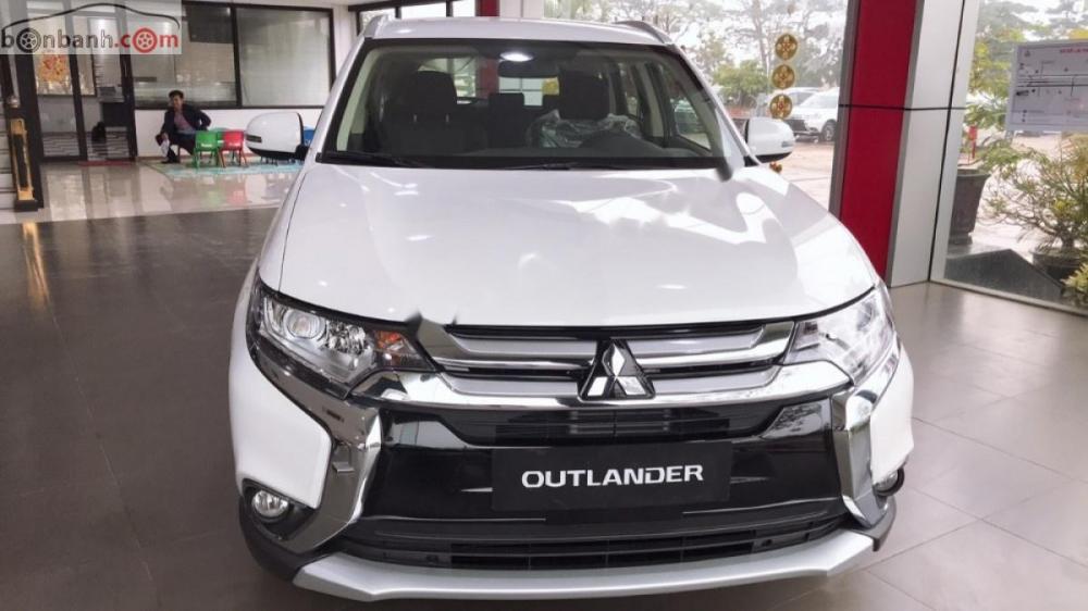 Mitsubishi Outlander 2.0 CVT 2018 - Cần bán xe Mitsubishi Outlander 2.0 CVT năm sản xuất 2018, màu trắng