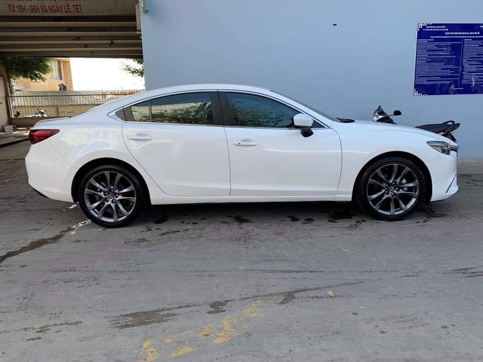 Mazda 6  2.0 Platinum 2017 - Bán ô tô Mazda 6 sản xuất 2017, màu trắng