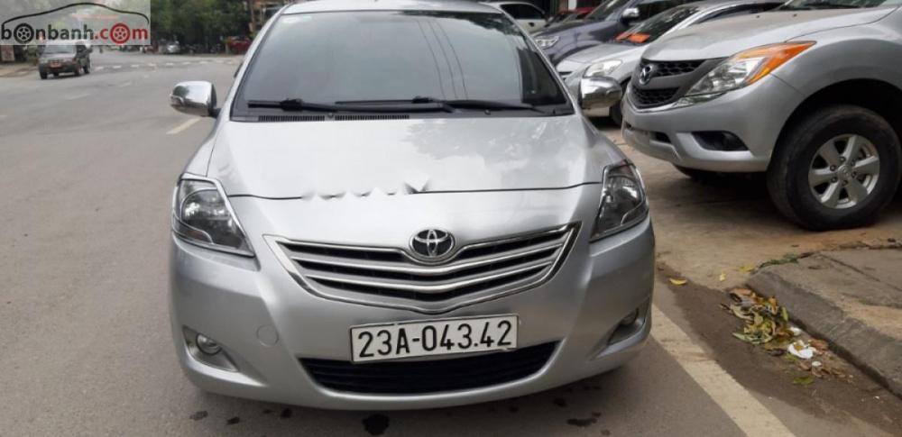 Toyota Vios E 2013 - Cần bán gấp Toyota Vios E 2013, màu bạc