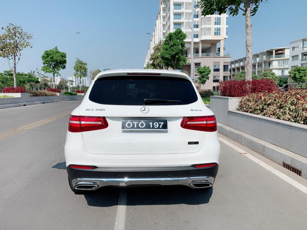 Mercedes-Benz GLC-Class GLC 2017 - Bán xe Mercedes GLC sản xuất năm 2017, màu trắng