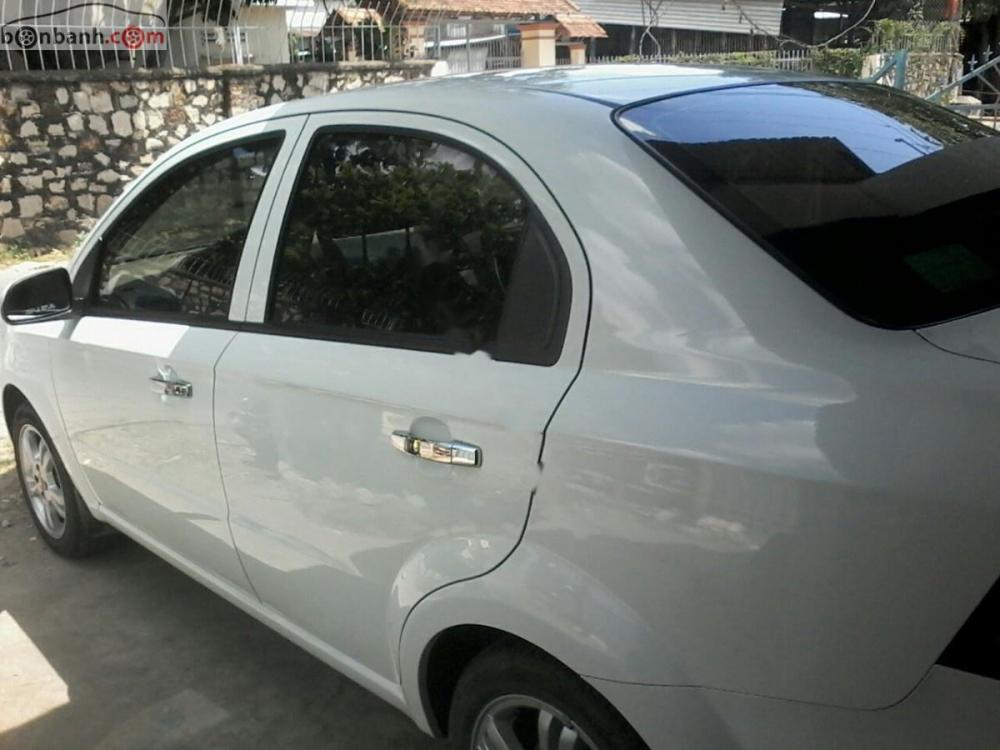 Chevrolet Aveo 2017 - Cần bán xe Chevrolet Aveo 2017, số sàn, màu trắng, xe mua cuối năm 2017