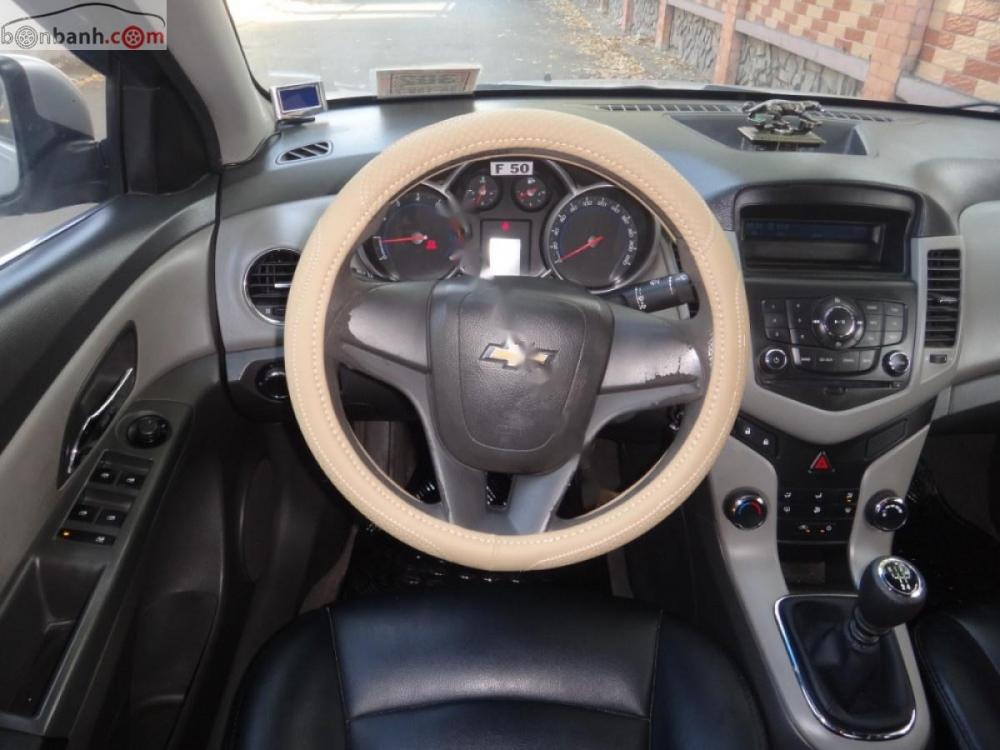 Chevrolet Cruze LS 1.6 MT 2011 - Bán xe Cruze 2011, số tay, máy xăng, màu bạc, nội thất màu xám, odo 62000 km