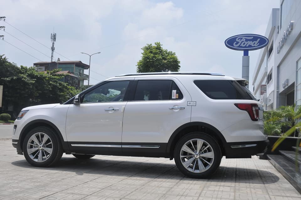 Ford Explorer Limited 2018 - Cần bán xe Ford Explorer Limited năm 2018, màu trắng, nhập khẩu nguyên chiếc