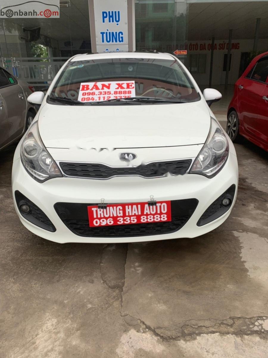 Kia Rio 2012 - Bán Kia Rio màu trắng, số tự động, xe nhập khẩu phiên bản Hatchback cực tiện dụng