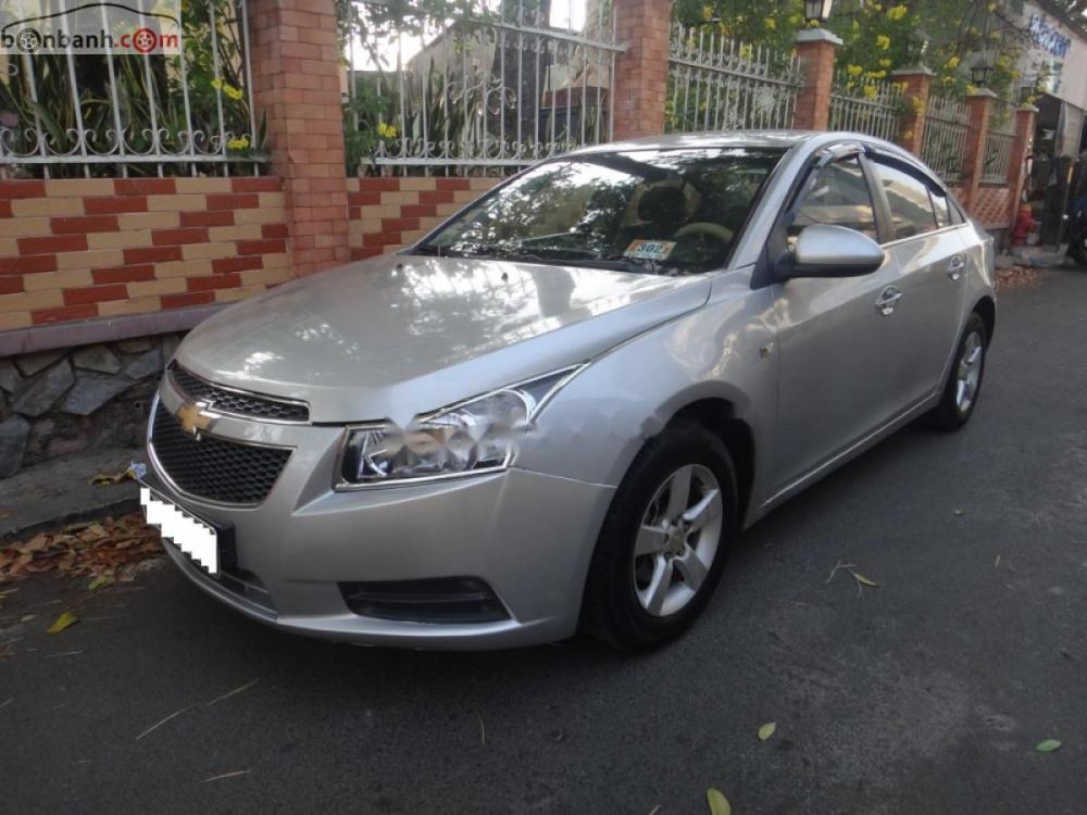 Chevrolet Cruze LS 1.6 MT 2011 - Bán xe Cruze 2011, số tay, máy xăng, màu bạc, nội thất màu xám, odo 62000 km