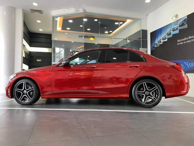 Mercedes-Benz C class C300 Facelift 2019 - Bán ô tô Mercedes C300 Facelift sản xuất 2019, màu đỏ