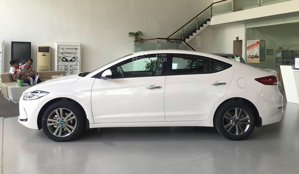 Hyundai Elantra 2019 - Bán ô tô Hyundai Elantra đời 2019, màu trắng