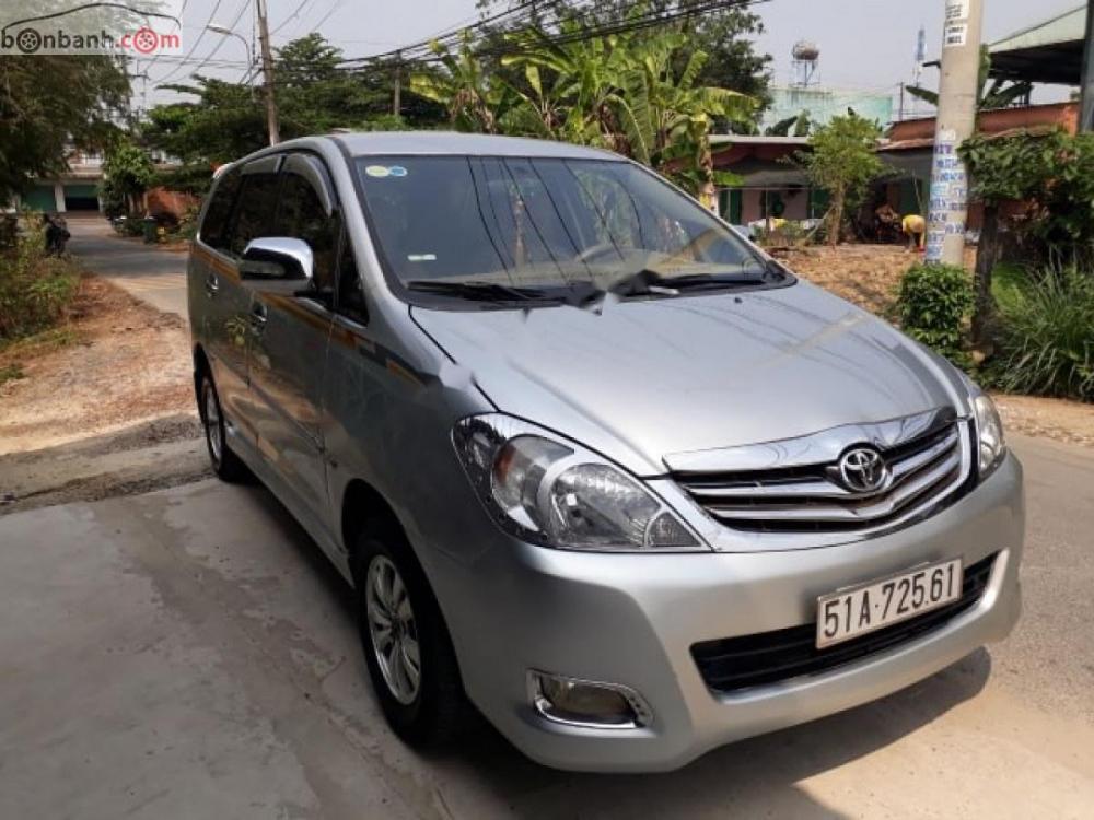 Toyota Innova 2.0MT 2007 - Tôi cần bán một xe Innova 2.0 đời 2007 màu bạc