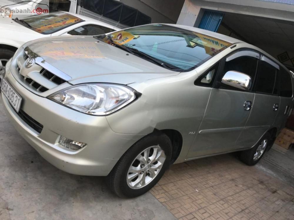 Toyota Innova G 2006 - Gia đình cần bán xe Innova 2006 dòng G, số tay, máy xăng, màu bạc, nội thất màu đen