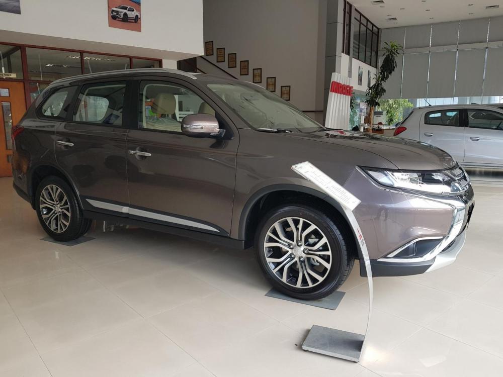 Mitsubishi Outlander 2.0 CVT 2019 - Mitsubishi Outlander 2019 giao ngay khuyến mãi tới 51 triệu tiền mặt. Gọi ngay nhận xe ngay