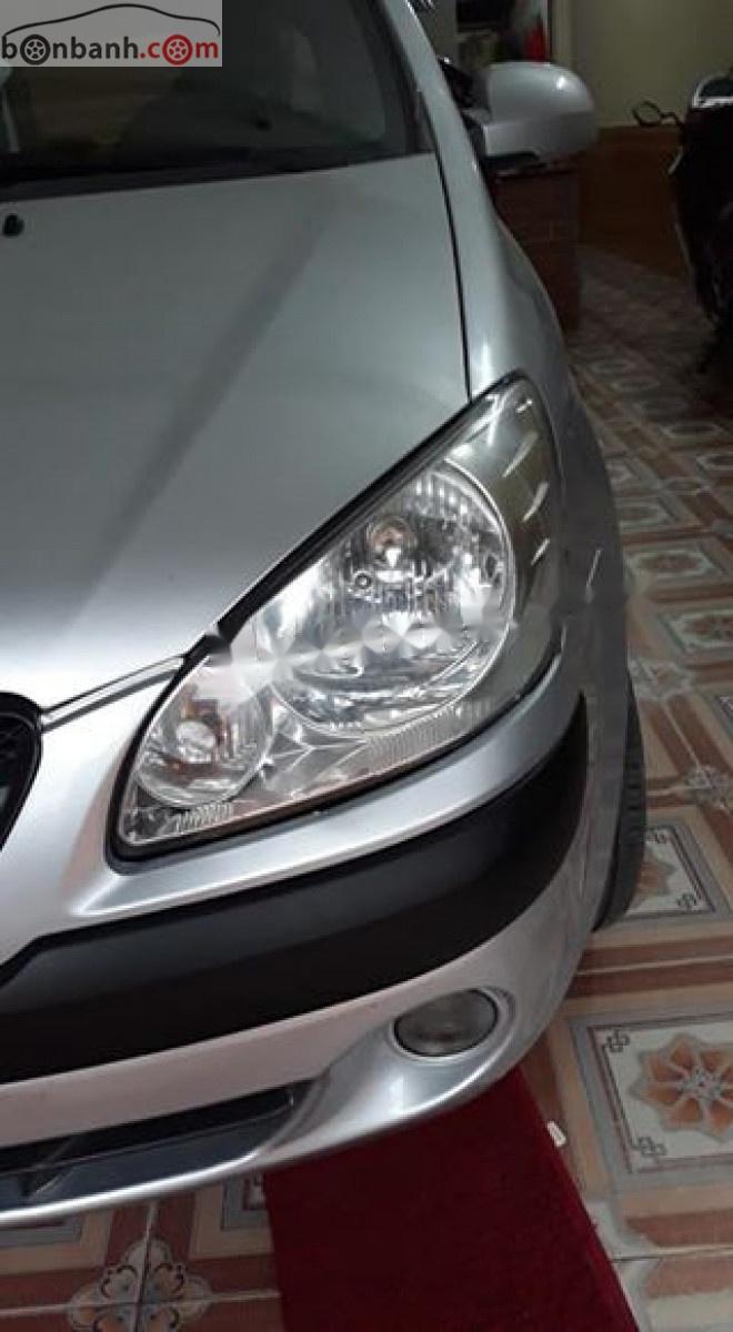 Hyundai Getz 1.1 MT 2010 - Bán Hyundai Getz màu bạc, đời 2010, xe tư nhân chính chủ, số sàn