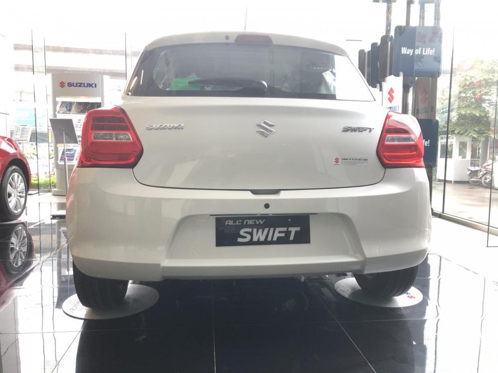 Suzuki Swift GLX 2018 - Bán Suzuki Swift GLX đời 2019, màu trắng, xe nhập