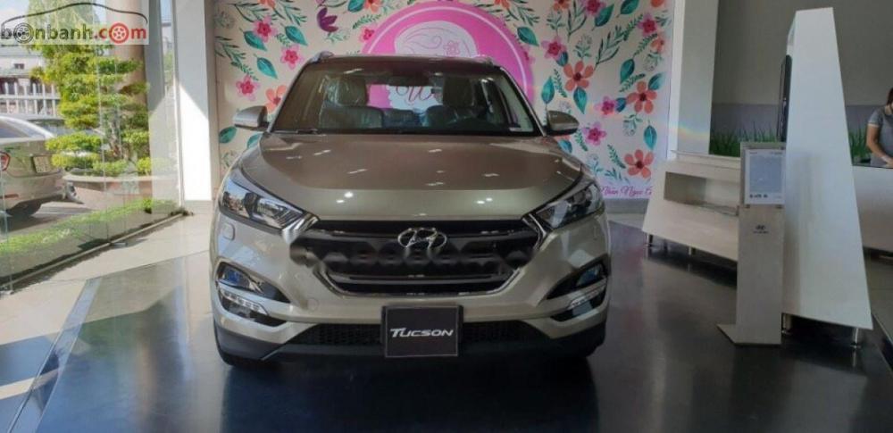 Hyundai Tucson 2.0 AT CRDi 2019 - Bán Tucson máy dầu, màu vàng be