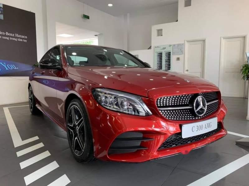 Mercedes-Benz C class C300 Facelift 2019 - Bán ô tô Mercedes C300 Facelift sản xuất 2019, màu đỏ