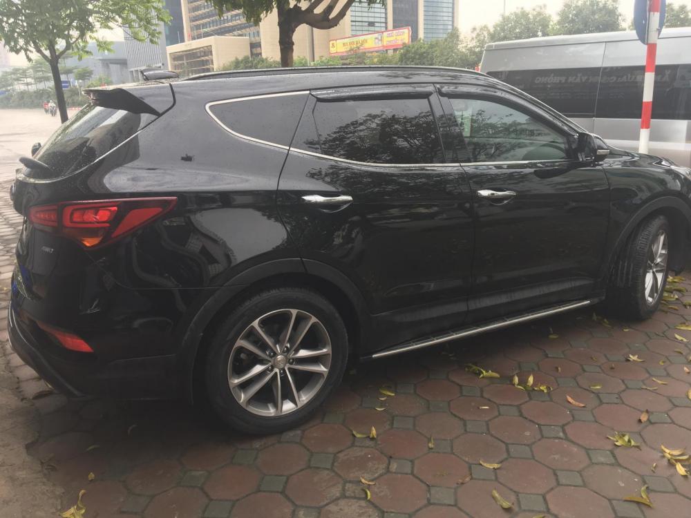 Hyundai Santa Fe 2.4AT. 2017 - Cần bán Hyundai Santa Fe sản xuất năm 2017, màu đen, nhập khẩu nguyên chiếc