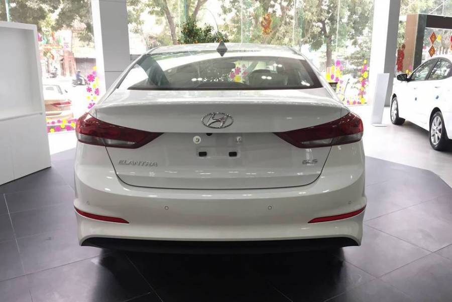 Hyundai Elantra 2019 - Bán ô tô Hyundai Elantra đời 2019, màu trắng