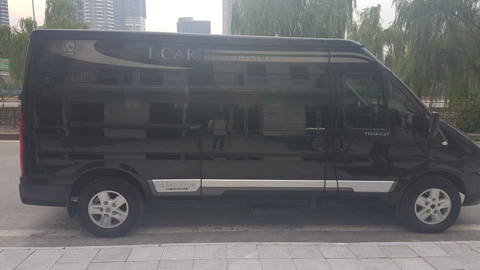 Ford Transit Dcar 10 chỗ Limoszin 2018 - Ford Transit Dcar Limousine 10 chỗ, màu đen sản xuất 2018 chạy lướt