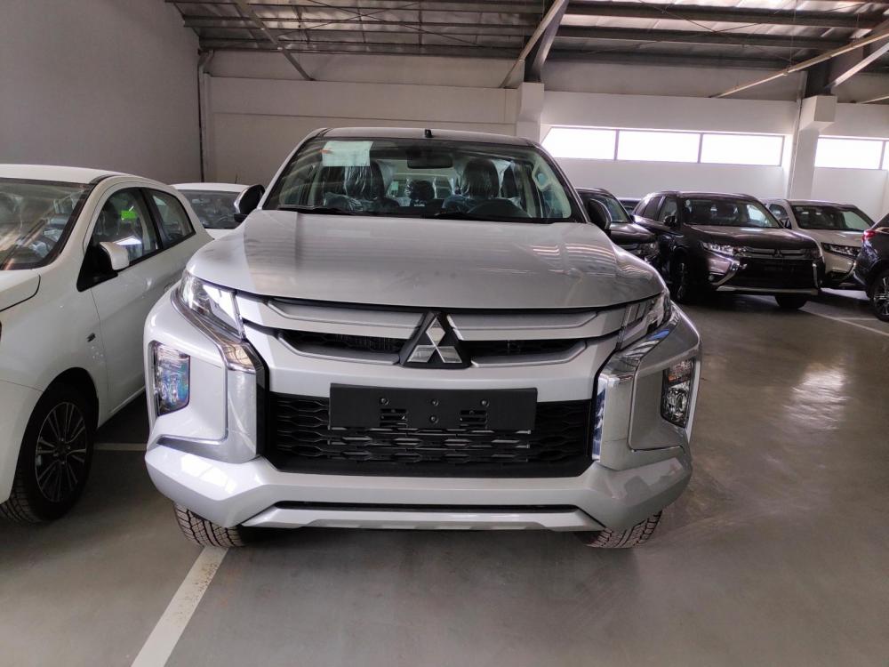 Mitsubishi Triton 2019 - Bán Mitsubishi Triton năm sản xuất 4x2 AT đời 2019 tại Quảng Trị, màu bạc, nhập khẩu, giá 730tr, hotline: 0911.821.457