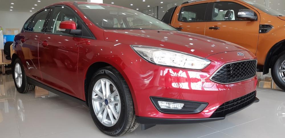 Ford Focus Trend   2019 - Bán xe Ford Focus Trend 5 cửa sx 2019, màu đỏ, giá hấp dẫn, giao ngay